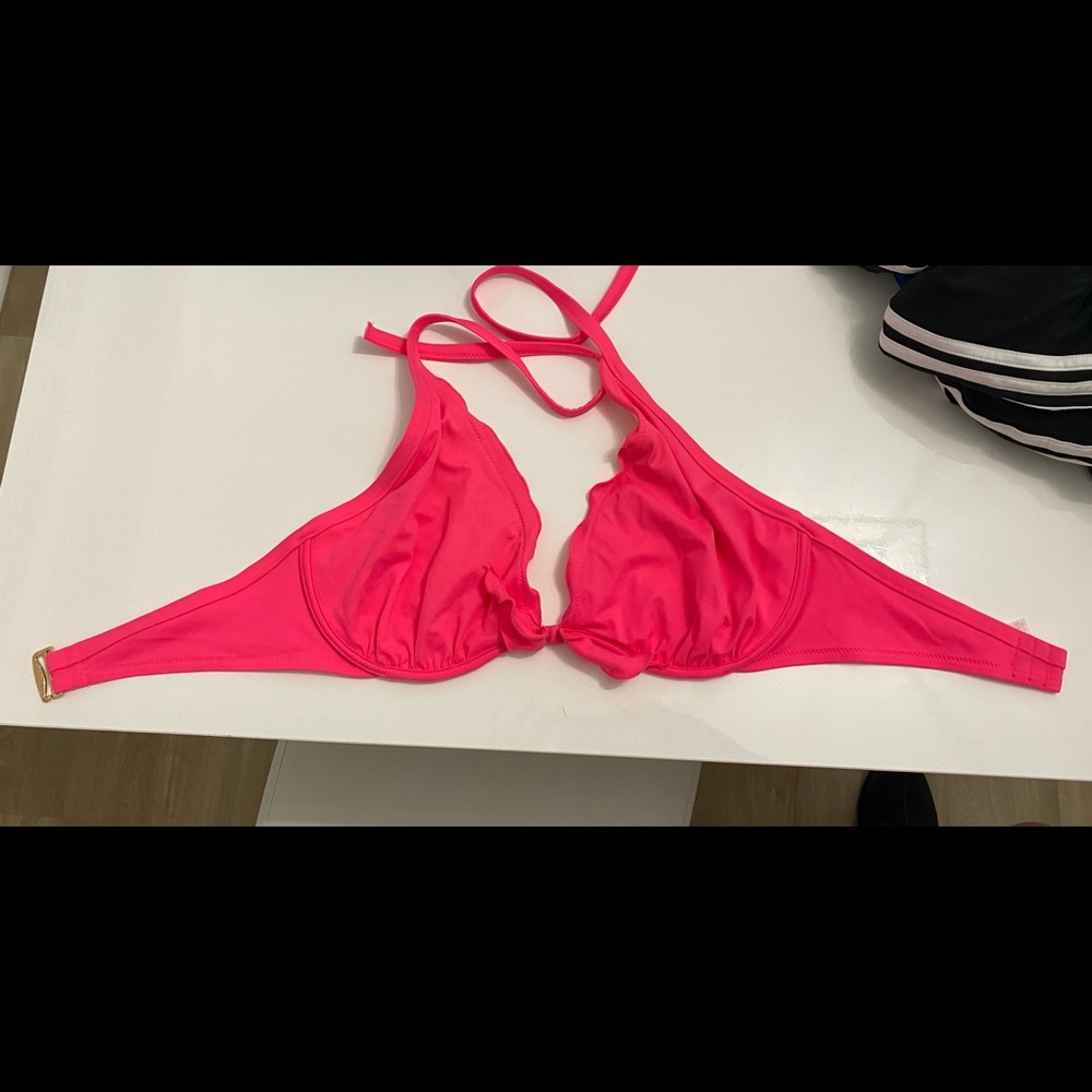 Bathing suit top VS